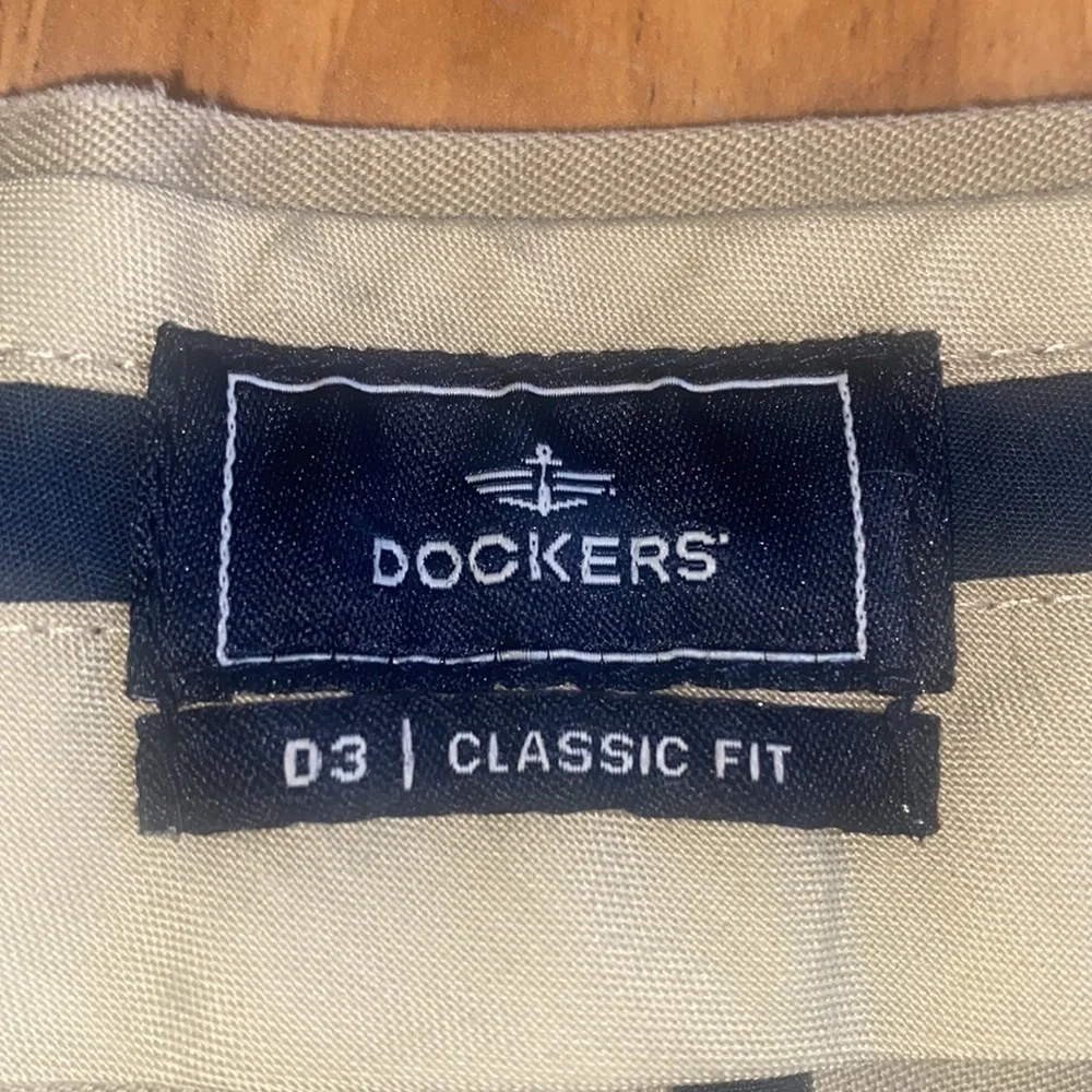 Dockers D3 Classic Fit dress pants Mens size 36X30x Khaki